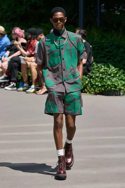 Look 12